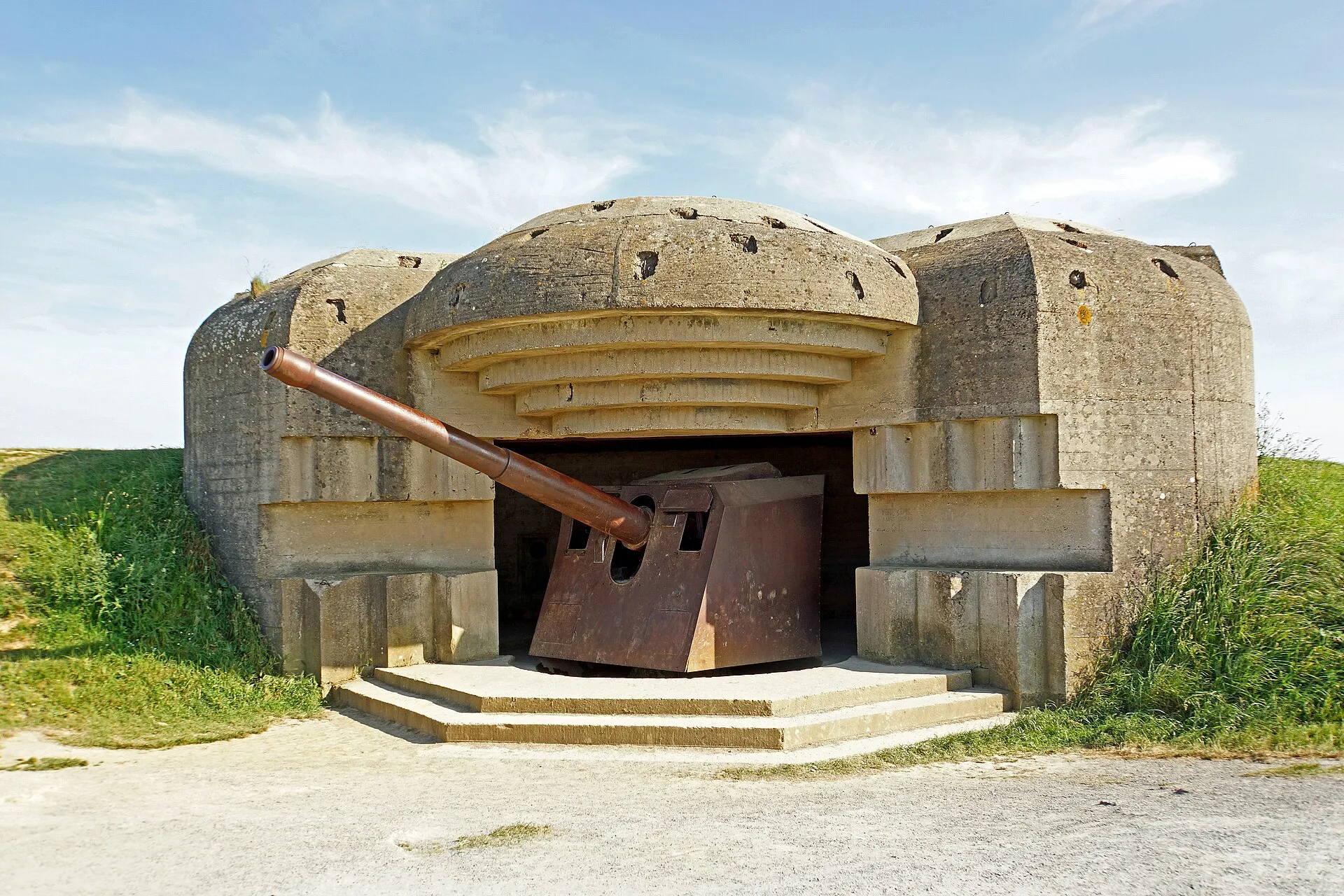 Original 150 mm gun inside its concrete casemate at the Longues-sur-Mer battery